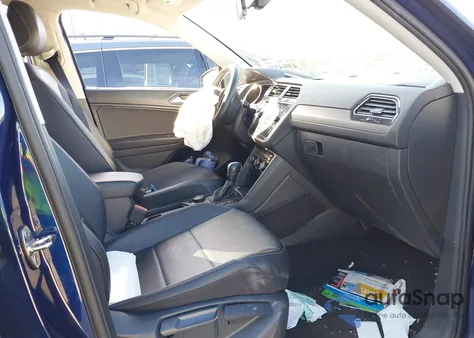 2021 Volkswagen Tiguan 2.0T Se/2.0T Se R-Line Black/2.0T Sel z USA, uszkodzony, nr VIN 3VV2B7AX2MM058901